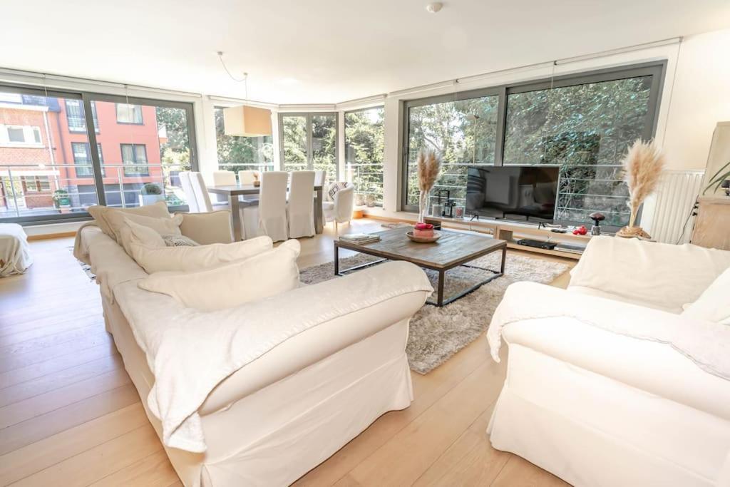 Appartement Tres Lumineux De 120m2 *